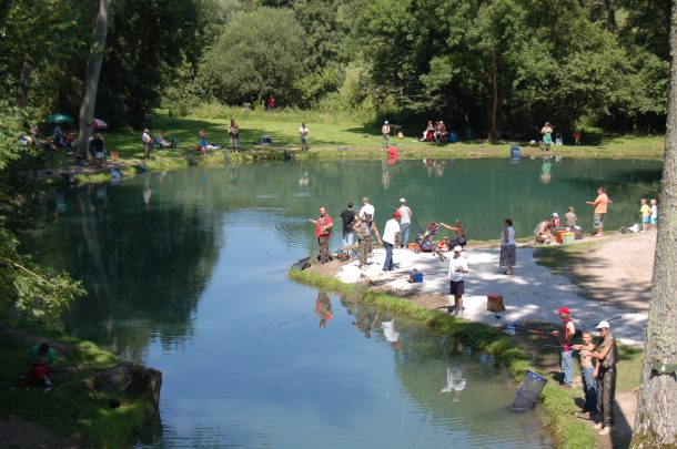 pêche en groupe Truite