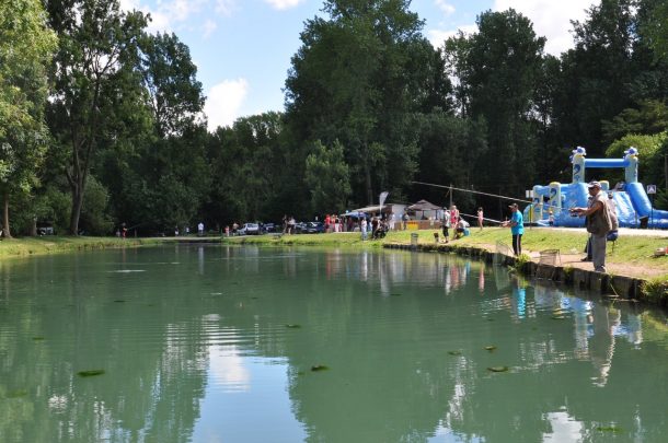 Pisciculture De Monchel : etang de peche nord avec services sur place